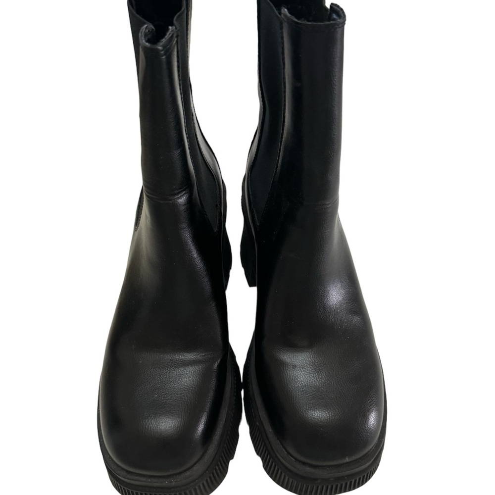 Woman’s size 8 Bamboo platform boots 🥾 - Picture 2 of 7
